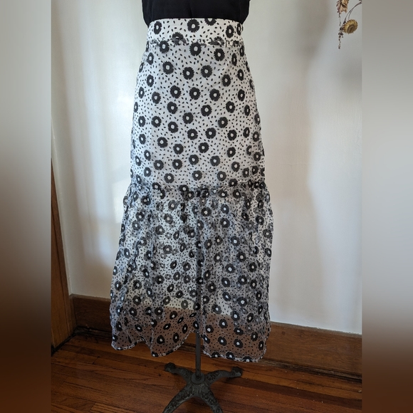 New Sans Souci Floral Burnout Skirt - Picture 5 of 8
